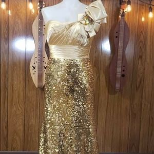 Tony Bowls - La Gala - Long Dress - Color Gold - Size 6 - 111539